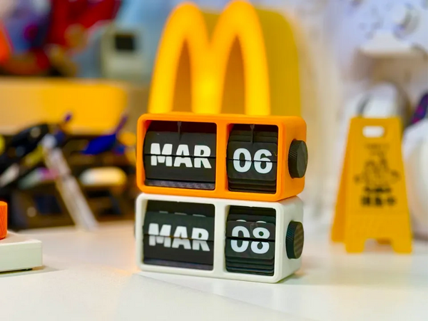 CUBE Perpetual Calendar